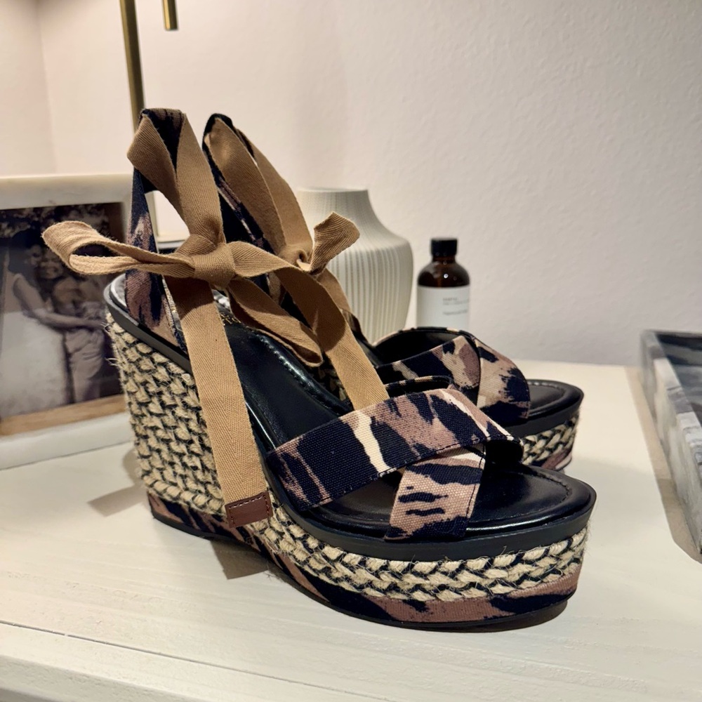 Vince Camuto Black and Tan Wedge Sandals
